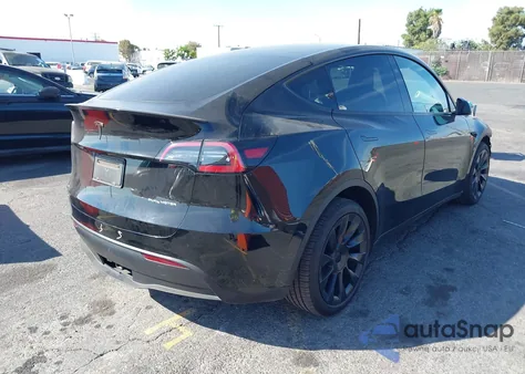 2023 Tesla Model Y Awd/Long Range Dual Motor All-Wheel Drive z USA, uszkodzony, nr VIN 7SAYGAEE5PF879096
